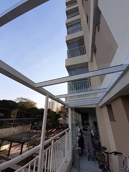 Revisão geral do sistema de fechamento de vidro de sacada Riviera de São Lourenço Bertioga